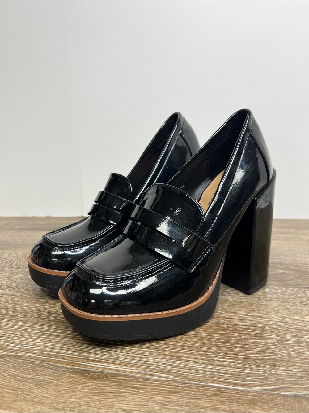 Rouge Divinity Black Patent Platform Loafer Heels Size 10